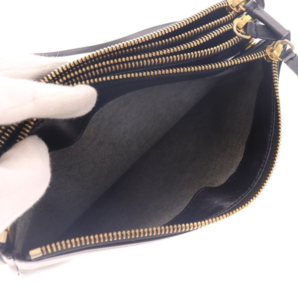 ■ セリーヌ トリオ ラージ ショルダーバッグ 鞄 斜め掛け ゴールド金具 レディース ブラック