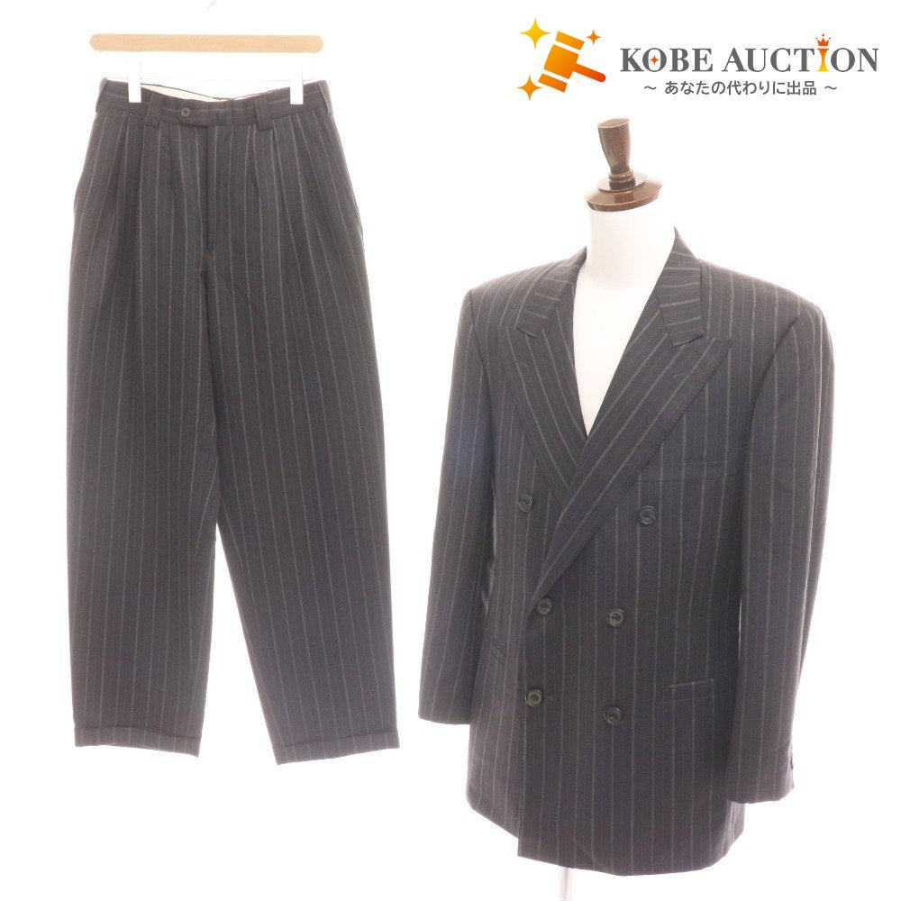 ■ ジャンニヴェルサーチ ダブルスーツ セットアップ トップス ボトムス ピークドラペル 裾ダブル ストライプ メンズ ダークグレー