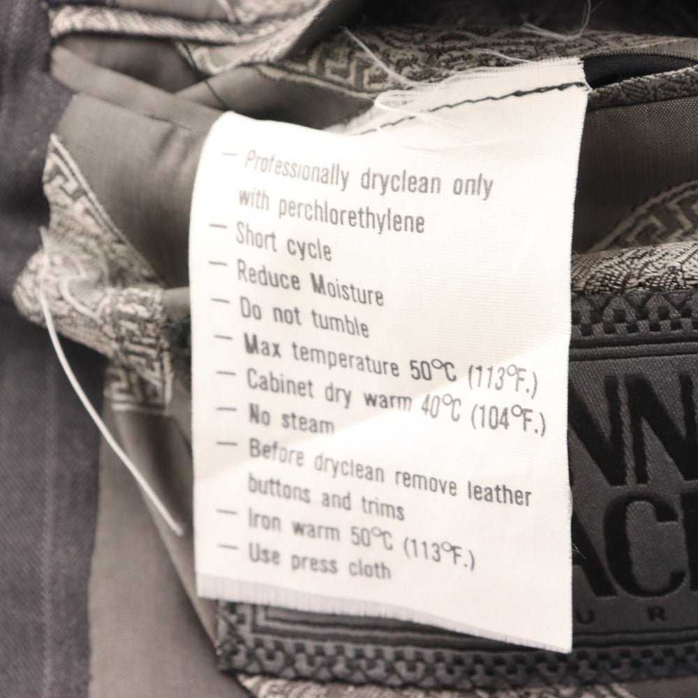 ■ ジャンニヴェルサーチ ダブルスーツ セットアップ トップス ボトムス ピークドラペル 裾ダブル ストライプ メンズ ダークグレー