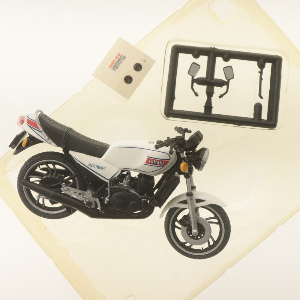 ■ F-toys Furuta ミニカー オートバイ 3点セッまとめ売り 1/24 ロードバイクコレクション RZ250(白) Z400FX(赤)/中型メモリアル2 Z400GP