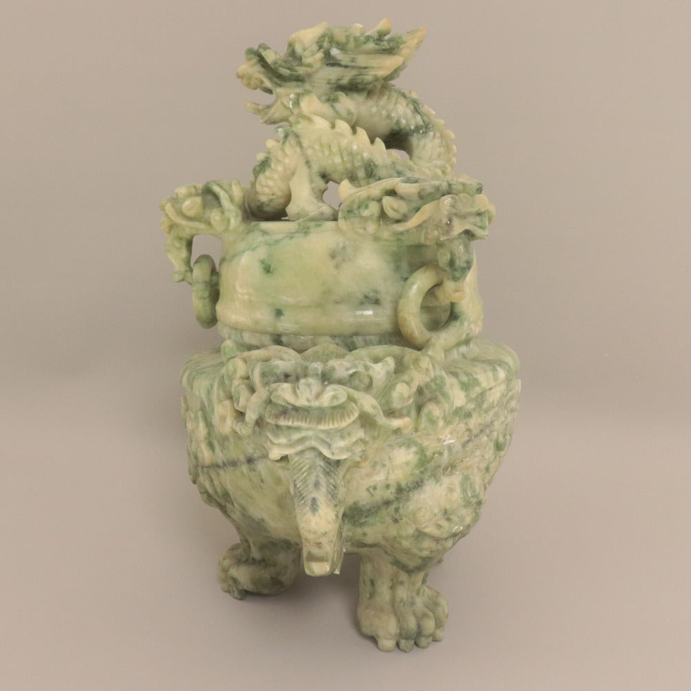 ■ 中国美術 翡翠 ヒスイ 遊環双龍耳 三足香炉 細密彫刻 龍 獅子 玉石 天然 古玩 置物 縁起物 全長35.5cm 重量10.5kg 唐木台座付き 訳あり