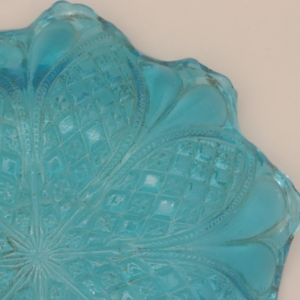 ■ プレスガラス 輪花皿 ボウル 格子 花模様 小皿 ライトブルー 水色 アンティーク 骨董品 全長16.9cm
