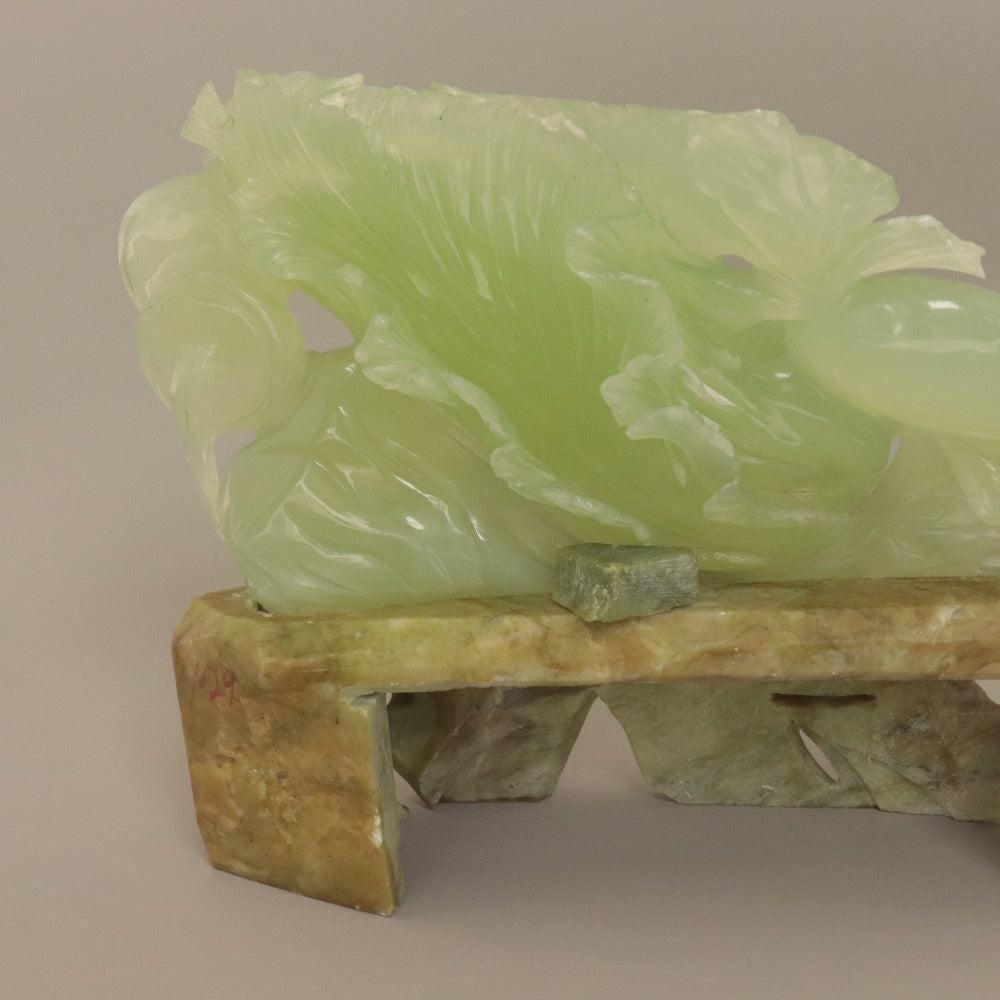 ■ 中国美術 玉石 翡翠 白菜 細密彫刻 置物 天然石 鑑賞 縁起物 金運 開運 骨董 共台石付き 全長25.5cm 総重量2.8kg