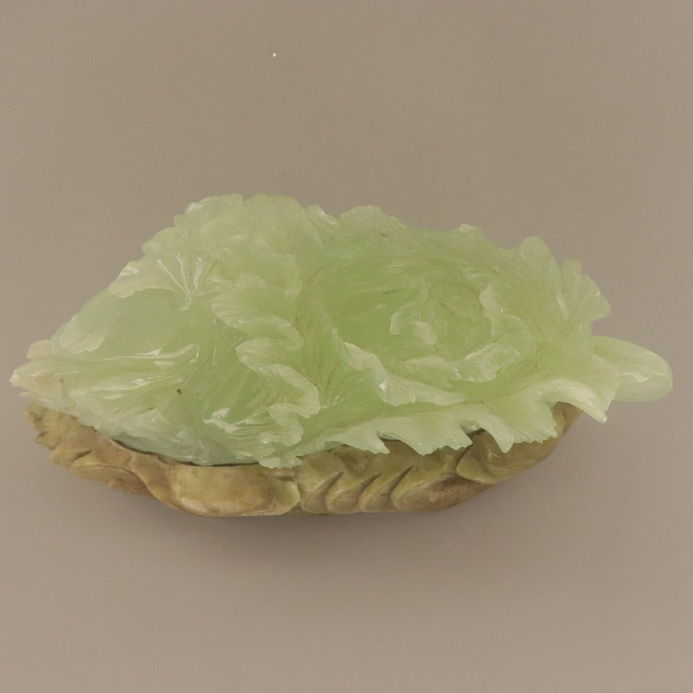 ■ 中国美術 玉石 翡翠 白菜 細密彫刻 置物 天然石 鑑賞 縁起物 金運 開運 骨董 共台石付き 全長25.5cm 総重量2.8kg