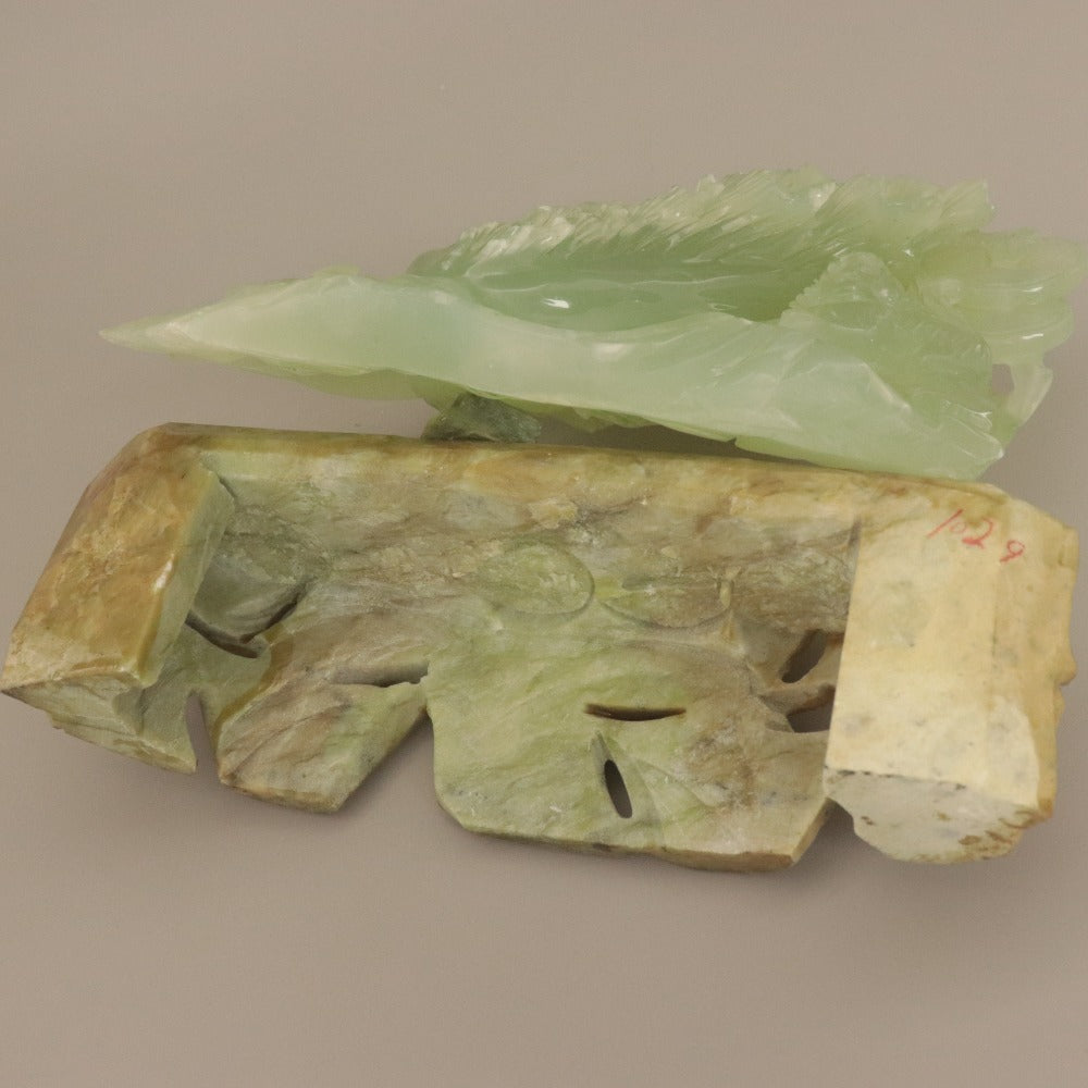 ■ 中国美術 玉石 翡翠 白菜 細密彫刻 置物 天然石 鑑賞 縁起物 金運 開運 骨董 共台石付き 全長25.5cm 総重量2.8kg