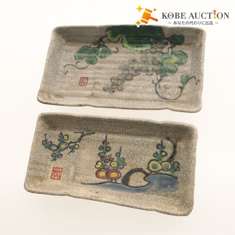 ■ Kyoto Awataguchi Ware Overglaze Enamel Grape, Pine and Plum Blossom Design Molded Rectangular Plates, Set of 2/Two Pieces, Grape and Floral Pattern, Signed, Ceramic Seal, Small and Medium Oblong Plates, Earthenware, Overall Length 18–19 cm