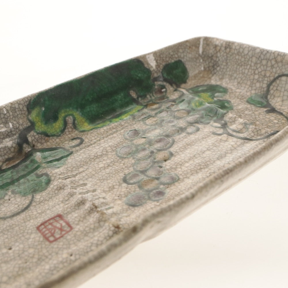 ■ Kyoto Awataguchi Ware Overglaze Enamel Grape, Pine and Plum Blossom Design Molded Rectangular Plates, Set of 2/Two Pieces, Grape and Floral Pattern, Signed, Ceramic Seal, Small and Medium Oblong Plates, Earthenware, Overall Length 18–19 cm