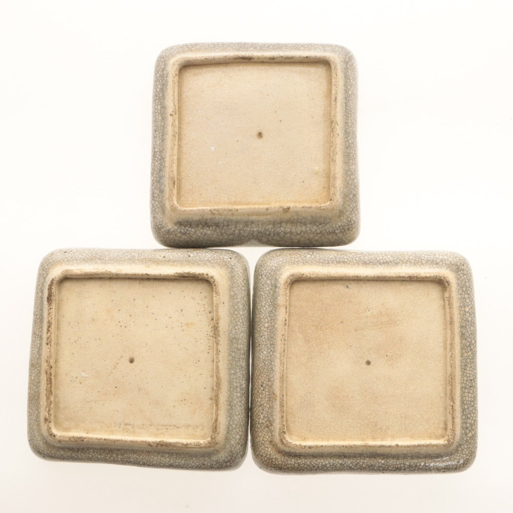 ■ Kyoto Awataguchi Ware Overglaze Enamel Thistle-Patterned Square Saucers, Set of 3/Three Pieces, Floral Design, Kenzan Style, Crazed Glaze, Signed, Seal, Ceramic, Individual Small Saucers, Antiques, Overall Length 15 cm