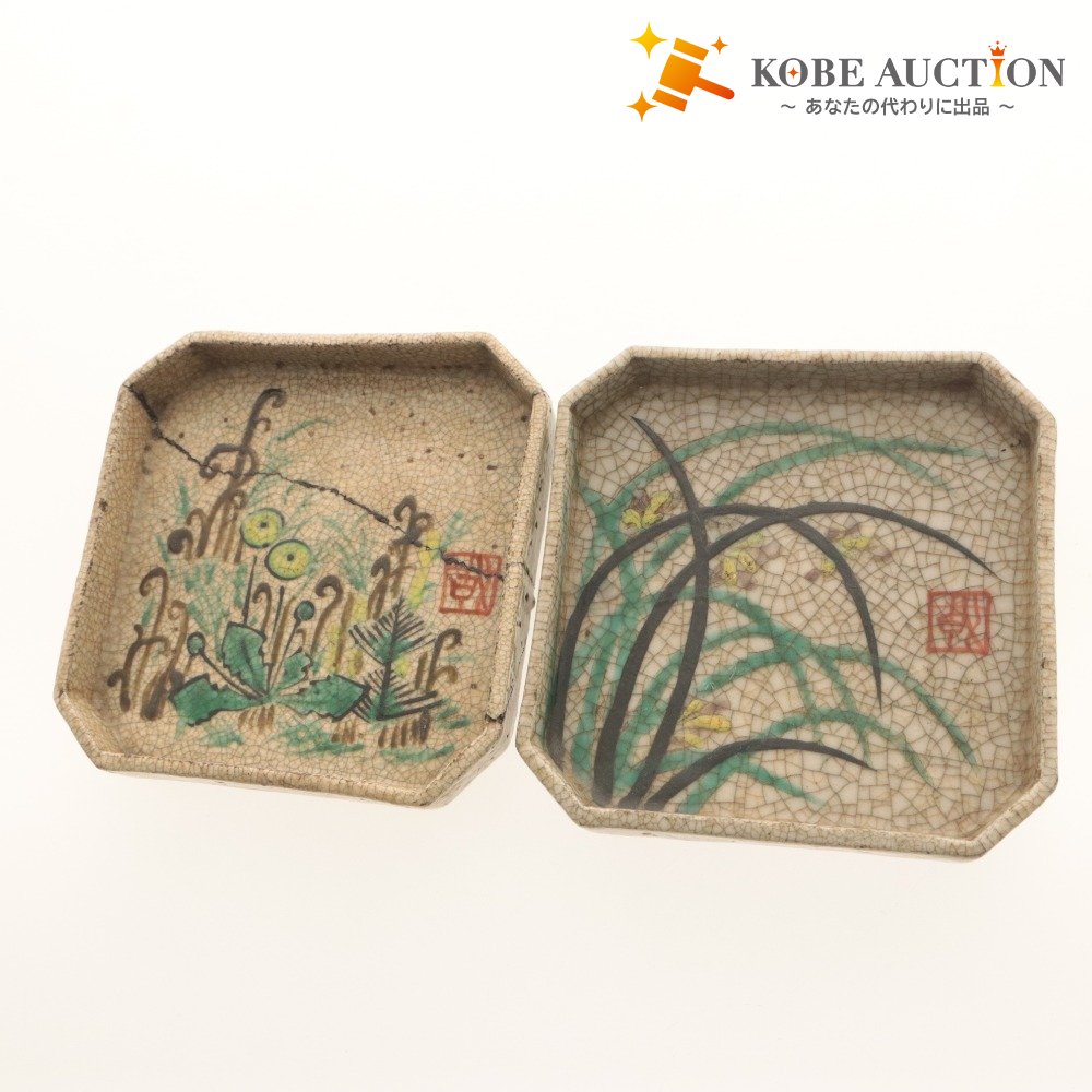 ■ Kyoto Awataguchi Ware Overglaze Enamel Design Square Plate, Set of 2/Two-Piece Set, Various Designs of Wild Plants and Flowers, Iris Motif, Kenzan Style, Signed, Ceramic Seal, Medium Square Plate (1 Piece with Crack)