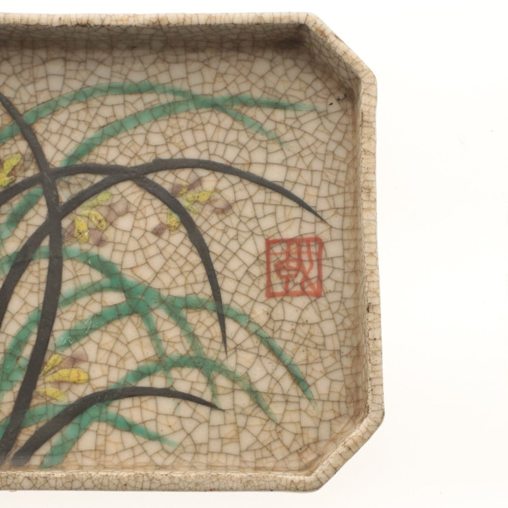 ■ Kyoto Awataguchi Ware Overglaze Enamel Design Square Plate, Set of 2/Two-Piece Set, Various Designs of Wild Plants and Flowers, Iris Motif, Kenzan Style, Signed, Ceramic Seal, Medium Square Plate (1 Piece with Crack)