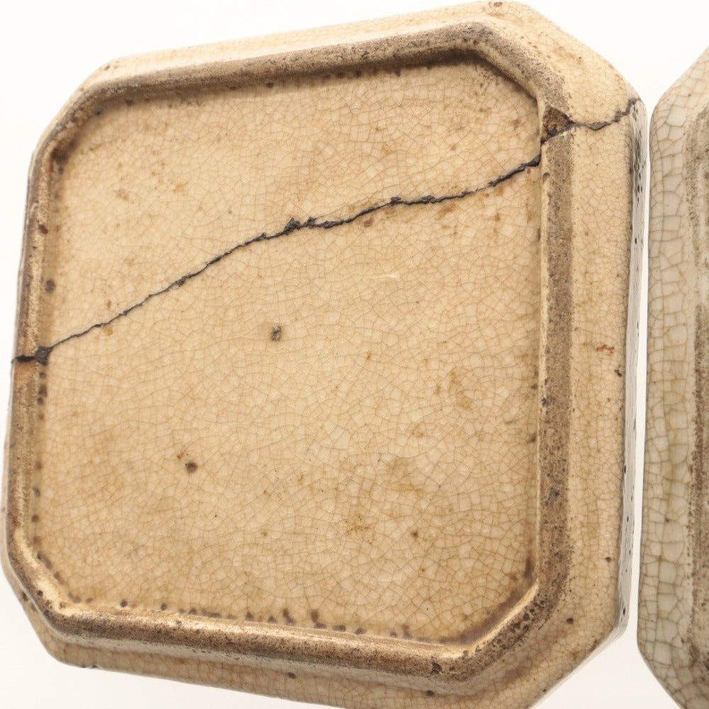 ■ Kyoto Awataguchi Ware Overglaze Enamel Design Square Plate, Set of 2/Two-Piece Set, Various Designs of Wild Plants and Flowers, Iris Motif, Kenzan Style, Signed, Ceramic Seal, Medium Square Plate (1 Piece with Crack)