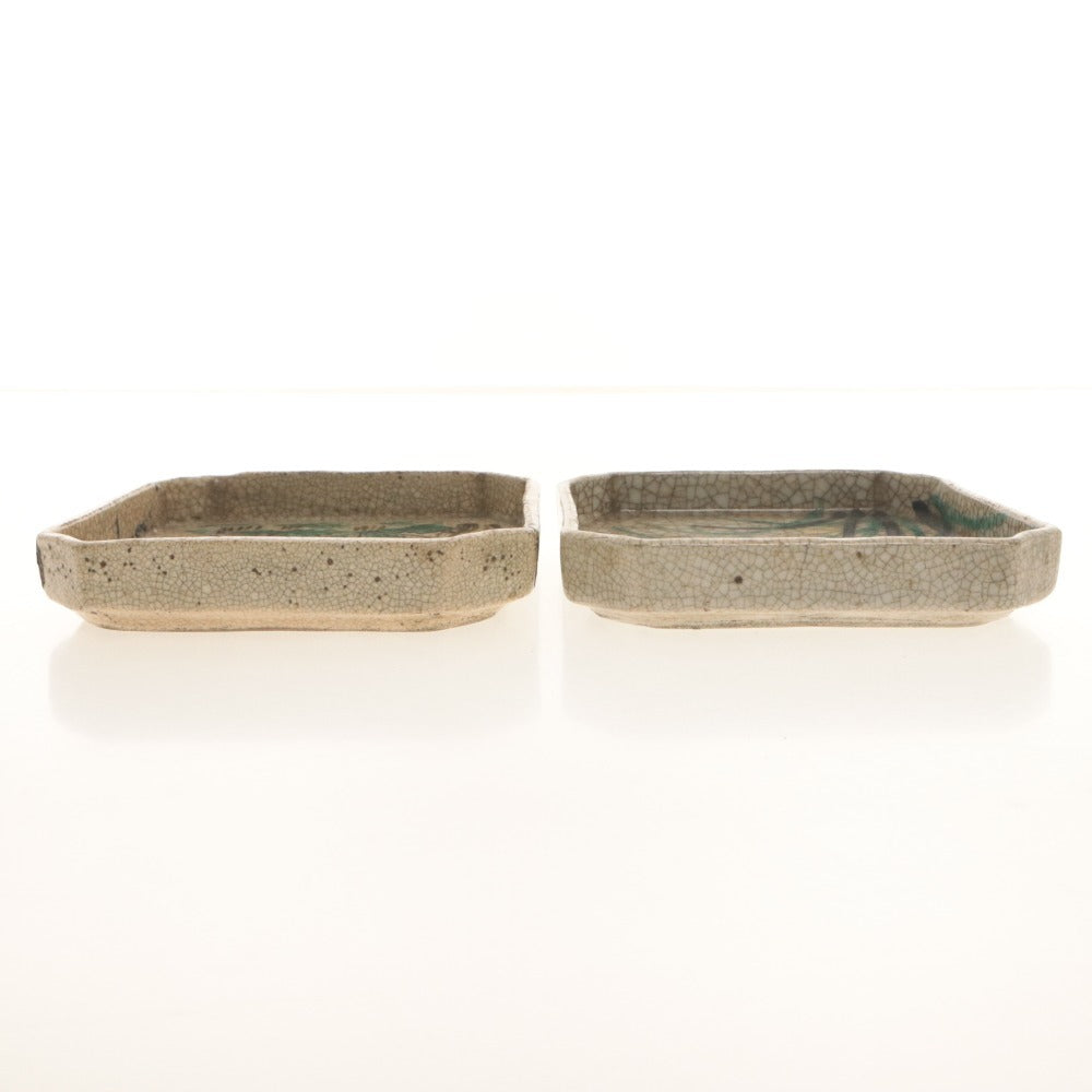 ■ Kyoto Awataguchi Ware Overglaze Enamel Design Square Plate, Set of 2/Two-Piece Set, Various Designs of Wild Plants and Flowers, Iris Motif, Kenzan Style, Signed, Ceramic Seal, Medium Square Plate (1 Piece with Crack)