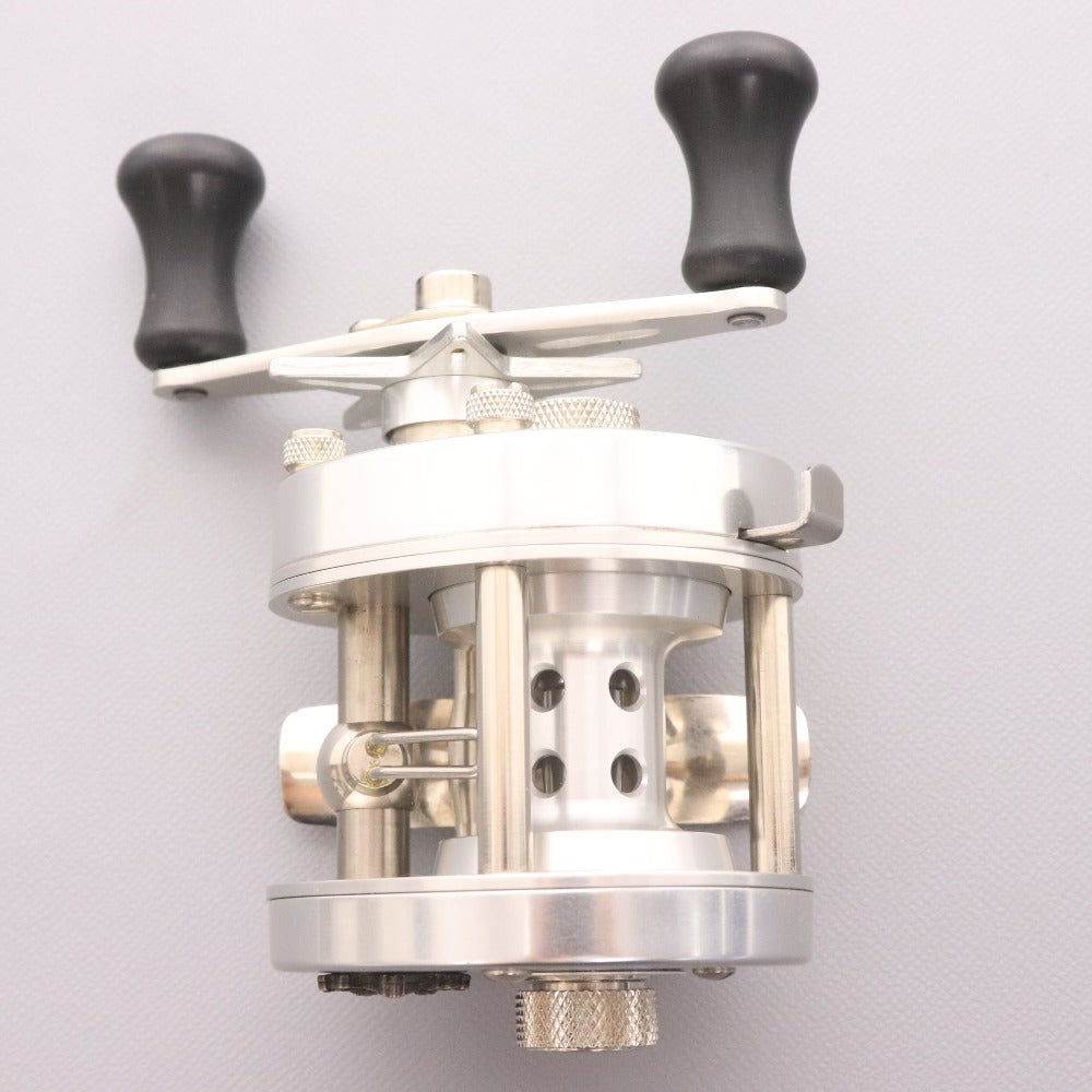 □ スーパーストライク スミス プラッガー ベイトキャスティングリール