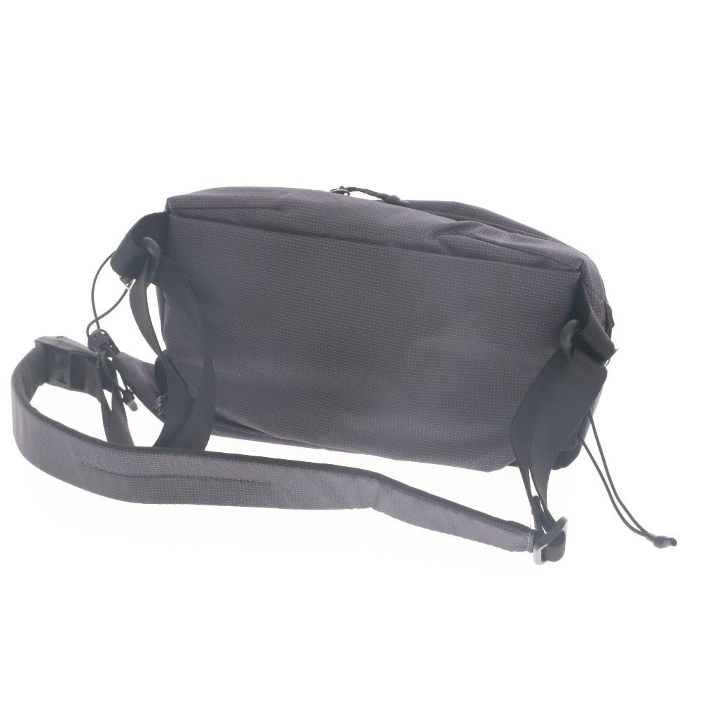 ■ NIID 二ード スリング バッグ ショルダーバッグ 鞄 NEO NOMAD SLING ウイングポケット ファスナー メンズ グレー 未使用