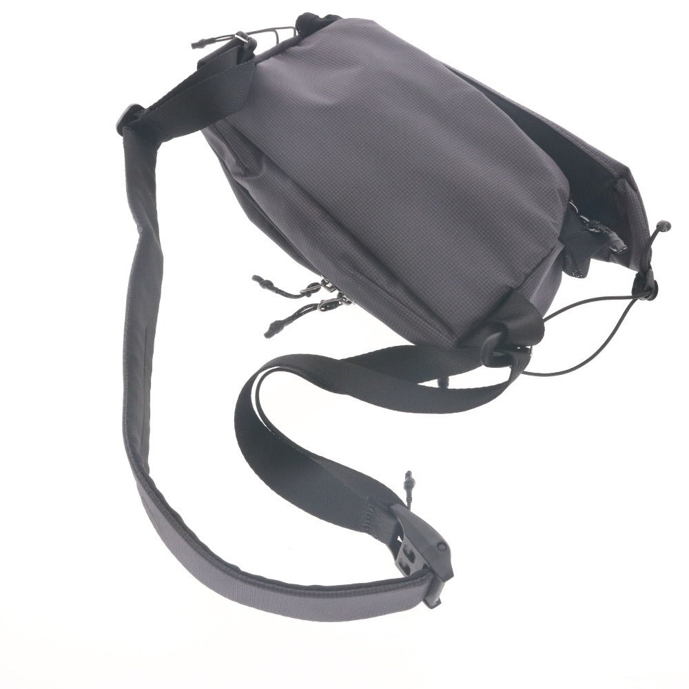 ■ NIID 二ード スリング バッグ ショルダーバッグ 鞄 NEO NOMAD SLING ウイングポケット ファスナー メンズ グレー 未使用