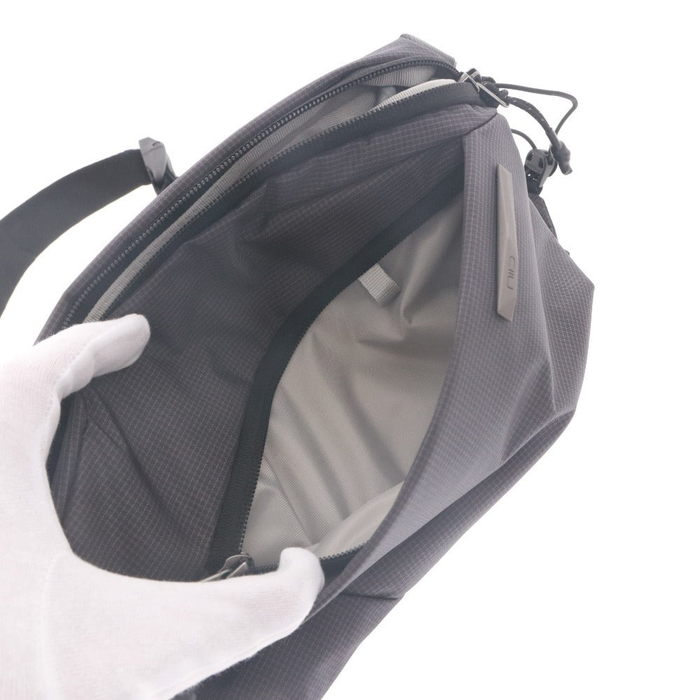 ■ NIID 二ード スリング バッグ ショルダーバッグ 鞄 NEO NOMAD SLING ウイングポケット ファスナー メンズ グレー 未使用