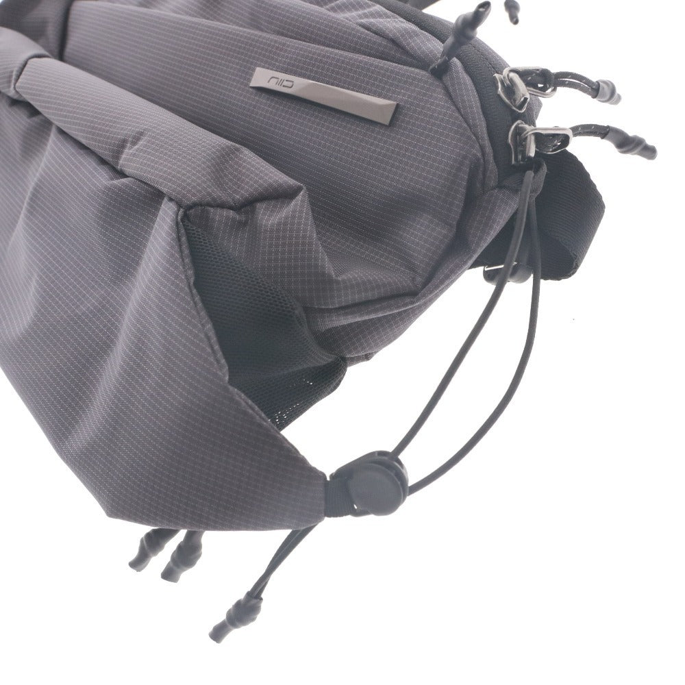 ■ NIID 二ード スリング バッグ ショルダーバッグ 鞄 NEO NOMAD SLING ウイングポケット ファスナー メンズ グレー 未使用