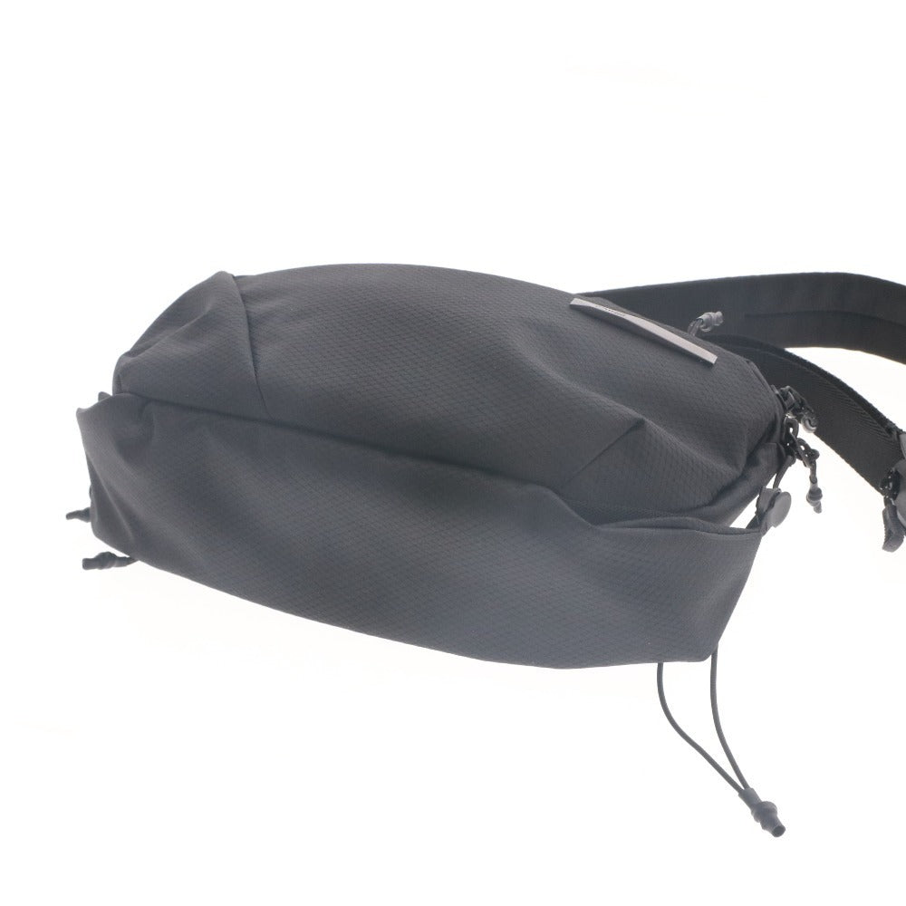 ■ NIID 二ード スリング バッグ ショルダーバッグ 鞄 NEO NOMAD SLING ウイングポケット ファスナー メンズ ブラック