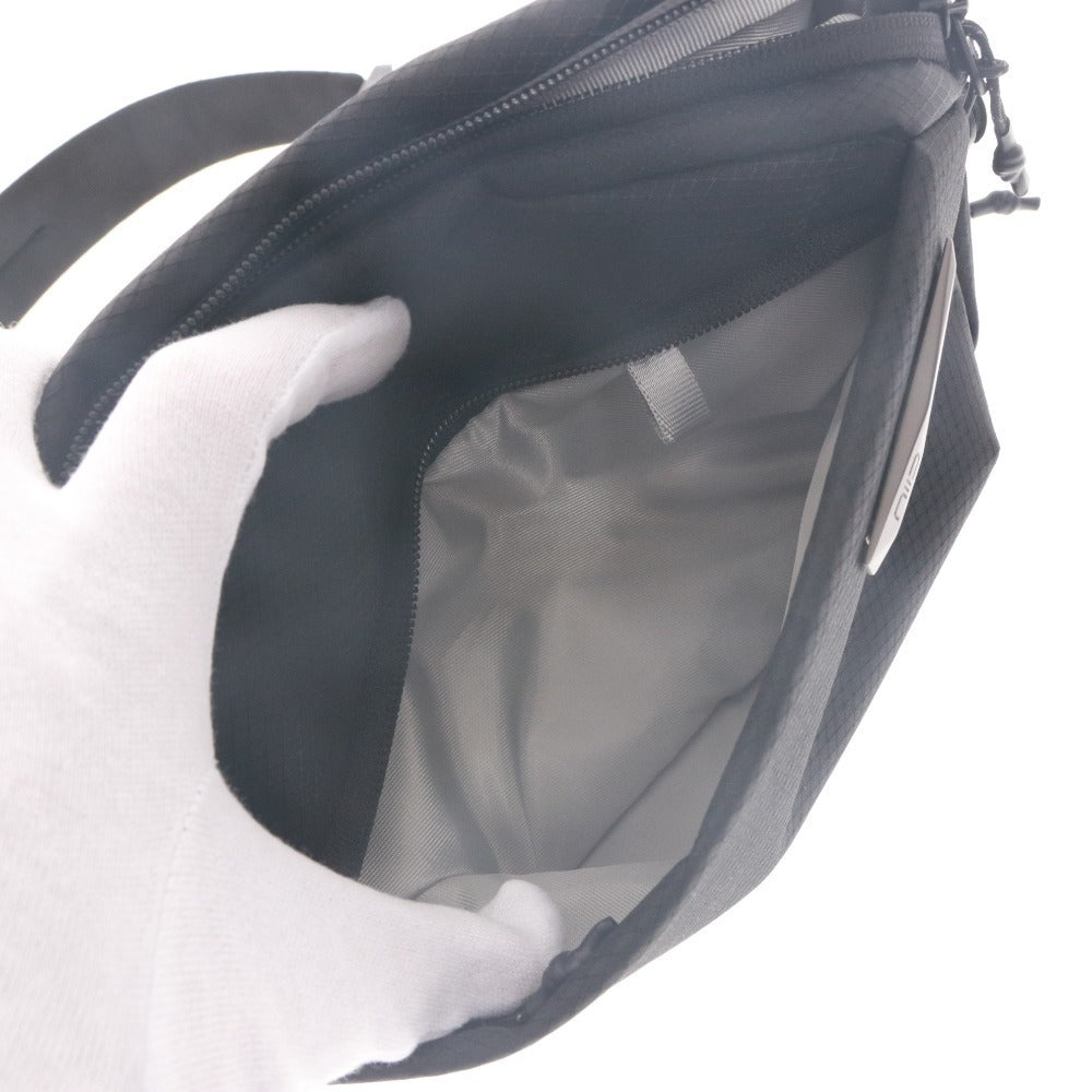 ■ NIID 二ード スリング バッグ ショルダーバッグ 鞄 NEO NOMAD SLING ウイングポケット ファスナー メンズ ブラック