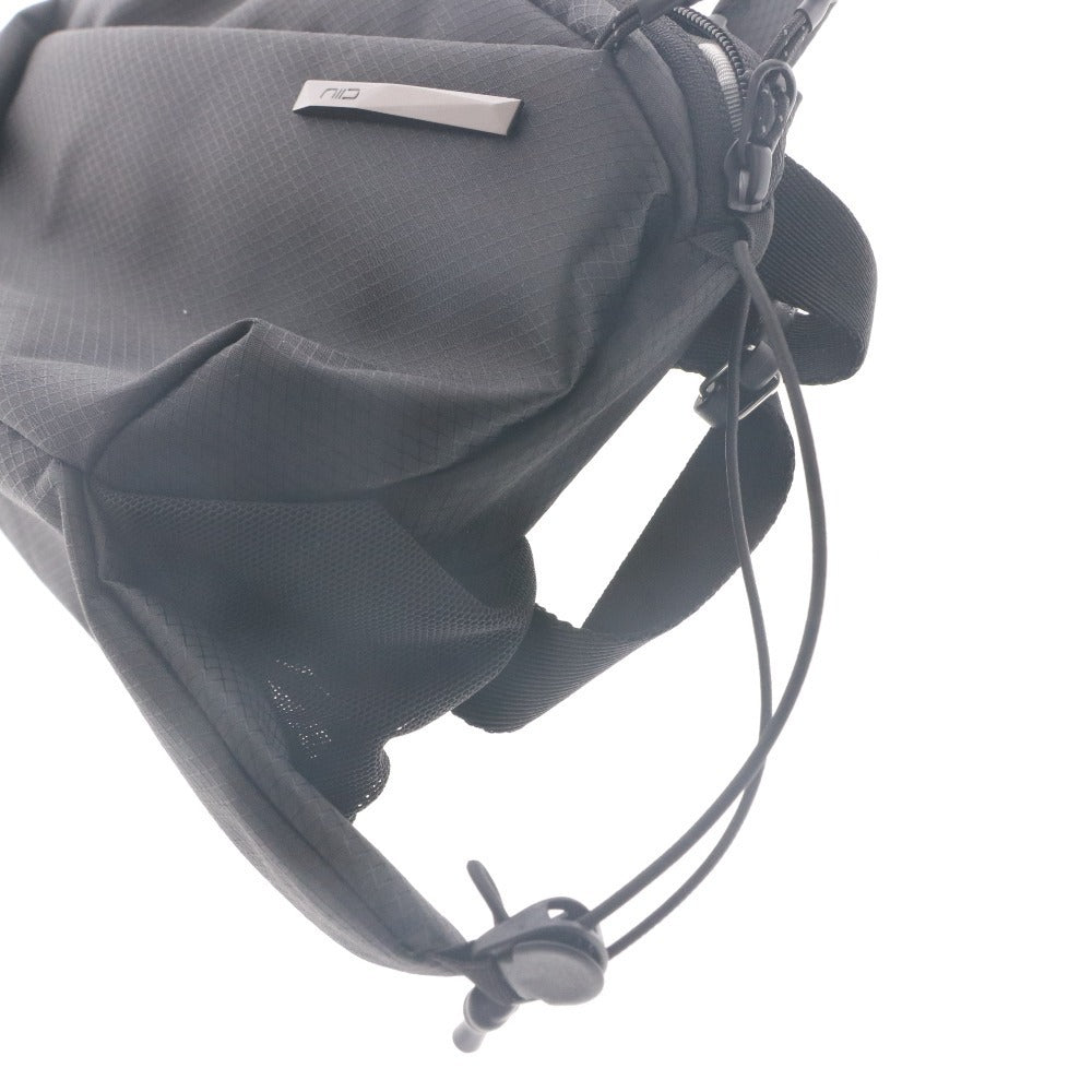 ■ NIID 二ード スリング バッグ ショルダーバッグ 鞄 NEO NOMAD SLING ウイングポケット ファスナー メンズ ブラック