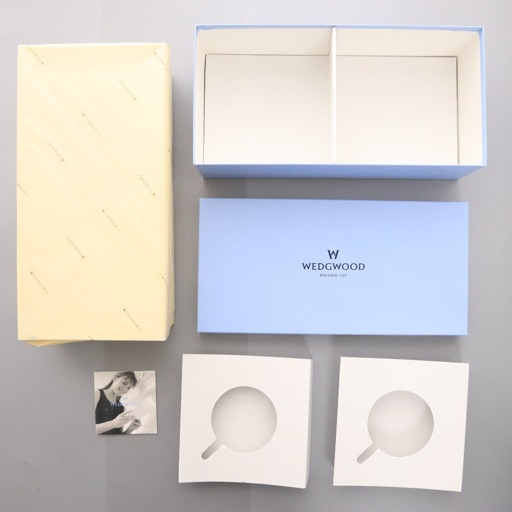 ■ WEDGWOOD ウェッジウッド カップ ソーサー 2客セット 洋食器 イングランド製 ホワイト ブルー 箱付き