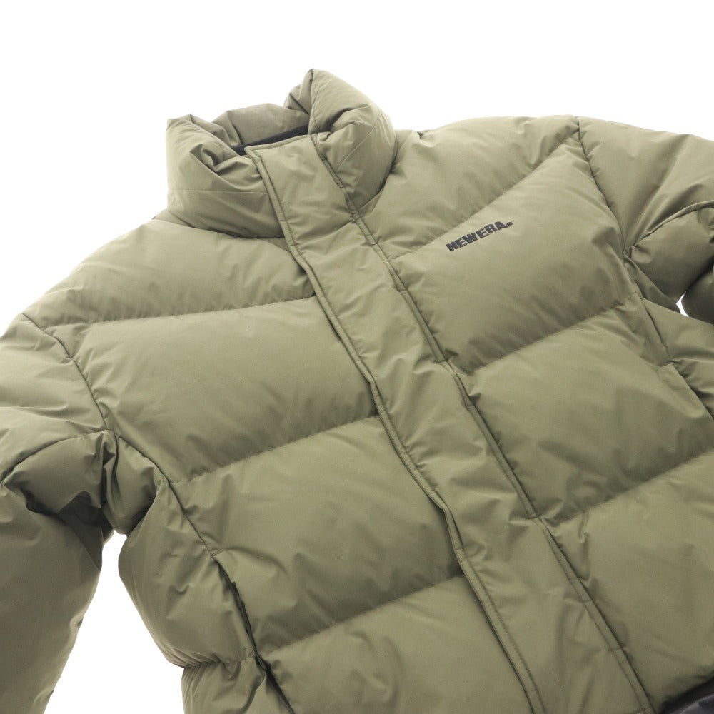 ■ ニューエラ ダウンジャケット グースダウンパフジャケット 23-24FW アウターロゴ メンズ S カーキ オリーブ 付属品付き