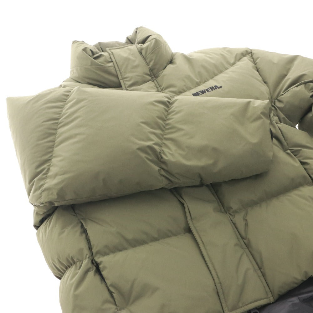 ■ ニューエラ ダウンジャケット グースダウンパフジャケット 23-24FW アウターロゴ メンズ S カーキ オリーブ 付属品付き