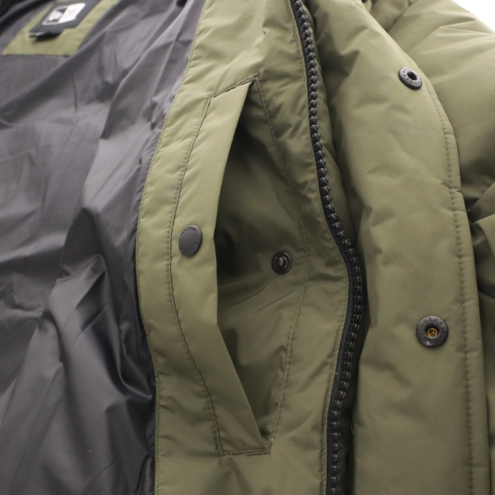 ■ ニューエラ ダウンジャケット グースダウンパフジャケット 23-24FW アウターロゴ メンズ S カーキ オリーブ 付属品付き