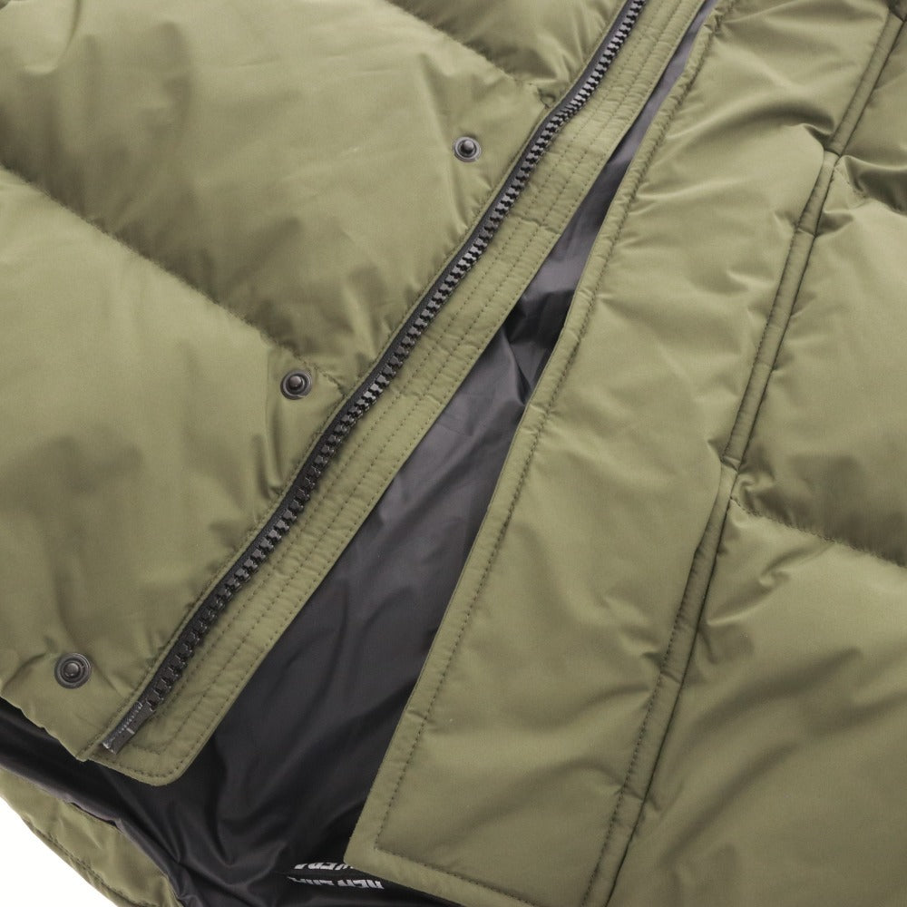 ■ ニューエラ ダウンジャケット グースダウンパフジャケット 23-24FW アウターロゴ メンズ S カーキ オリーブ 付属品付き