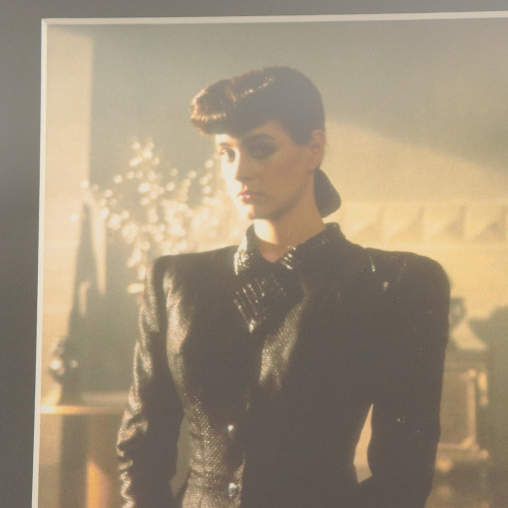 ■ Sean Young ショーン・ヤング 本人写真 直筆サイン入り ブレードランナー レイチェル フレーム付き レア UACCRD保証書付き