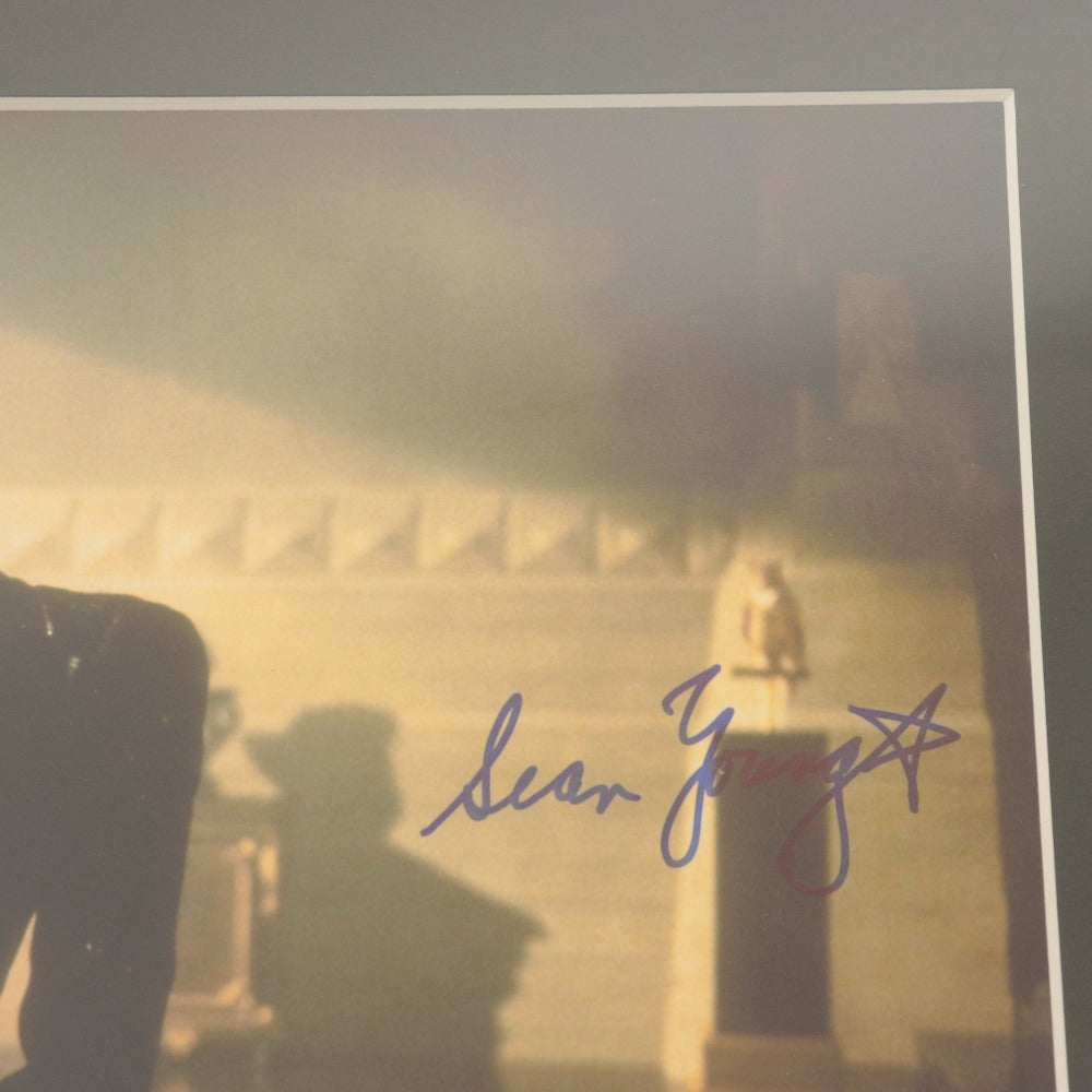 ■ Sean Young ショーン・ヤング 本人写真 直筆サイン入り ブレードランナー レイチェル フレーム付き レア UACCRD保証書付き