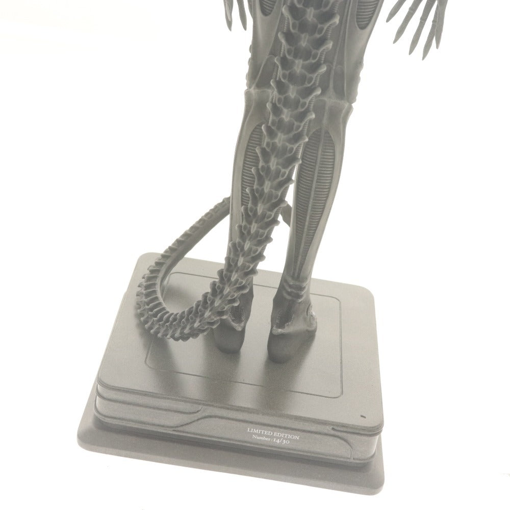 ■ Roswell Alien Figure Big Chap Art Statue Special ver. by Yoshihiko Sano, Limited Edition of 30, 1/5 Scale, with dedicated display case and accessories