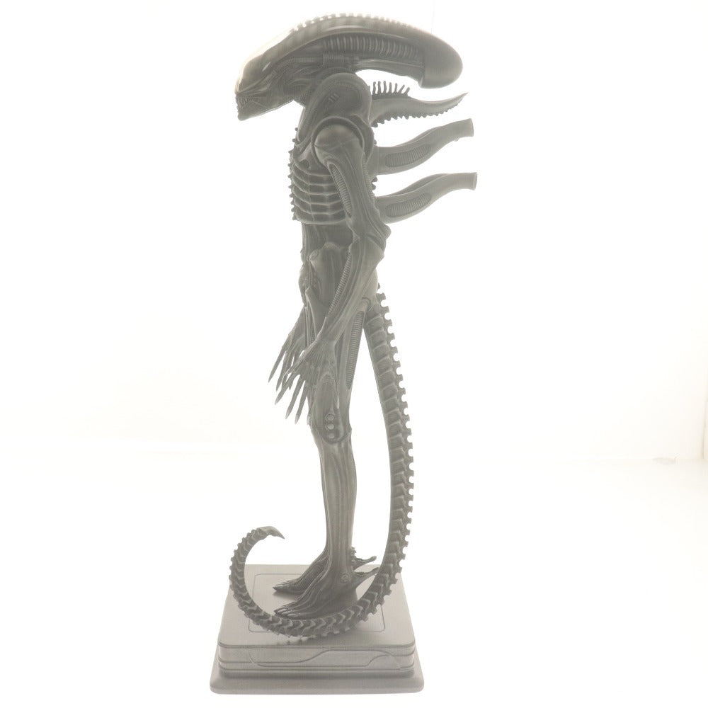 ■ Roswell Alien Figure Big Chap Art Statue Special ver. by Yoshihiko Sano, Limited Edition of 30, 1/5 Scale, with dedicated display case and accessories
