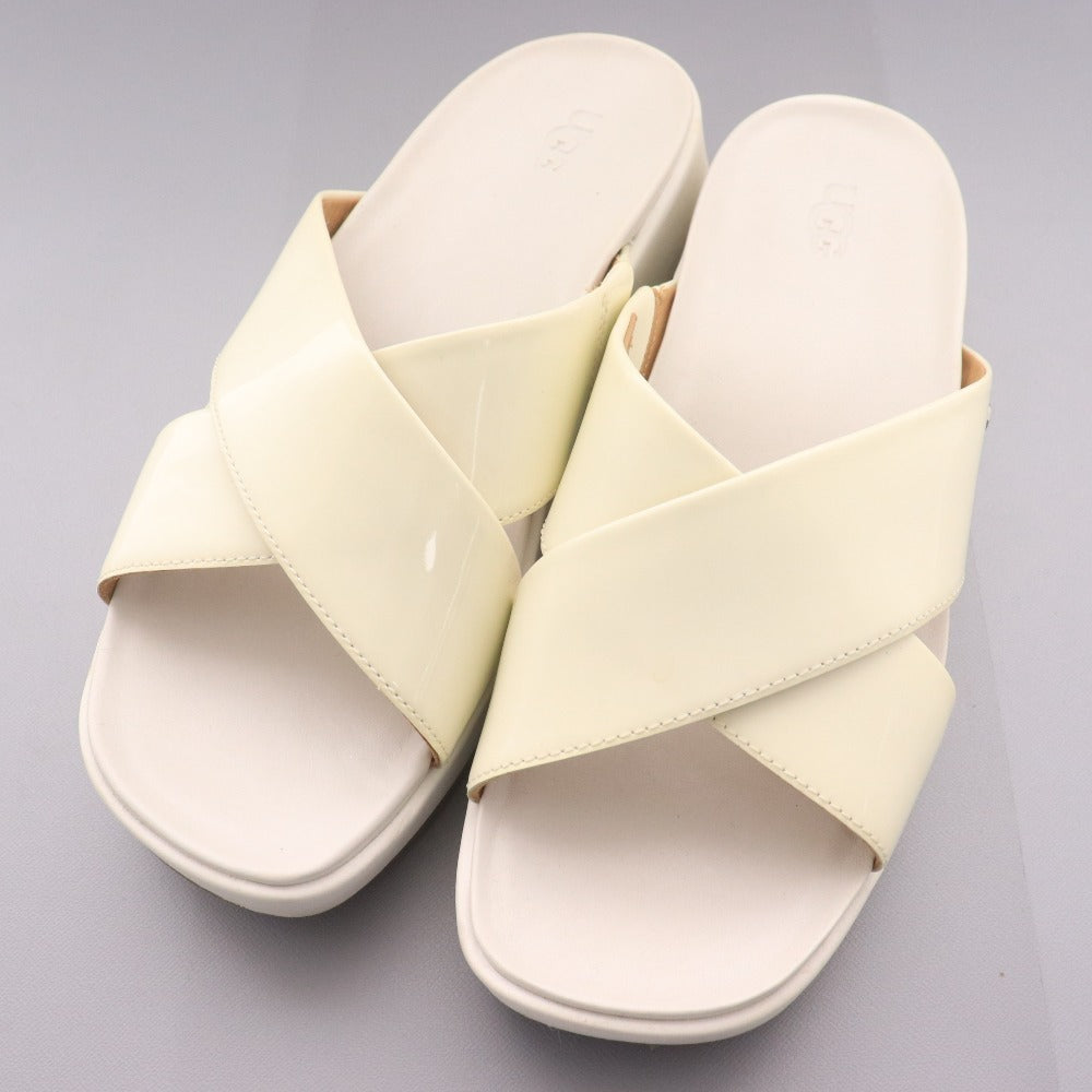 ■ UGG アグ フラットサンダル エミリー 1107896 靴 厚底 クロスベルト ロゴ レディース 7.5(24.5cm相当) ホワイト 箱付き