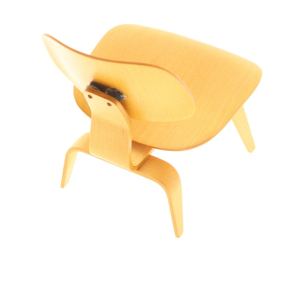 ■ ヴィトラデザインミュージアム ミニチュア チェア Charles ＆ Ray Eames LCW 1945 手作り 木製 ポーランド製 箱付き