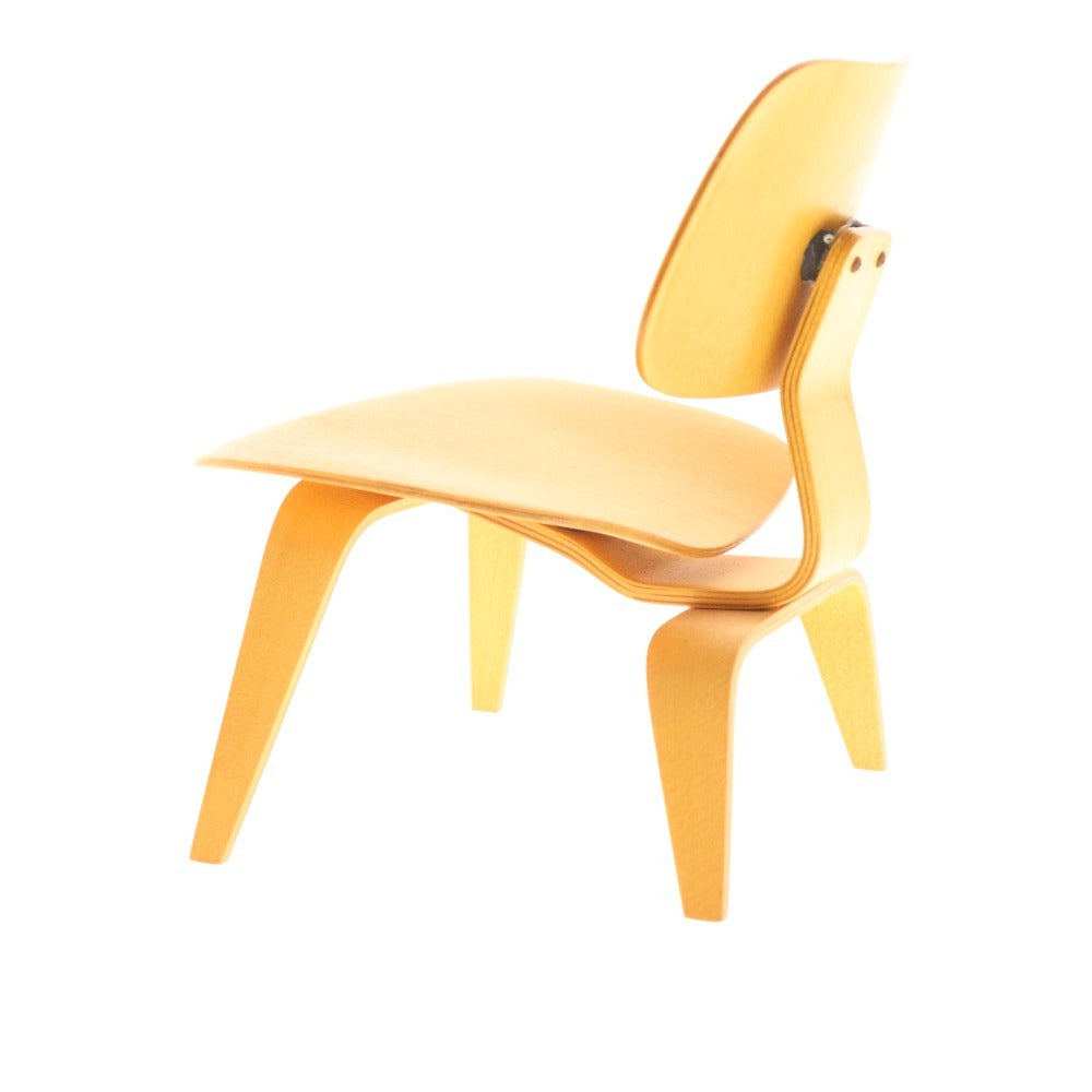 ■ ヴィトラデザインミュージアム ミニチュア チェア Charles ＆ Ray Eames LCW 1945 手作り 木製 ポーランド製 箱付き