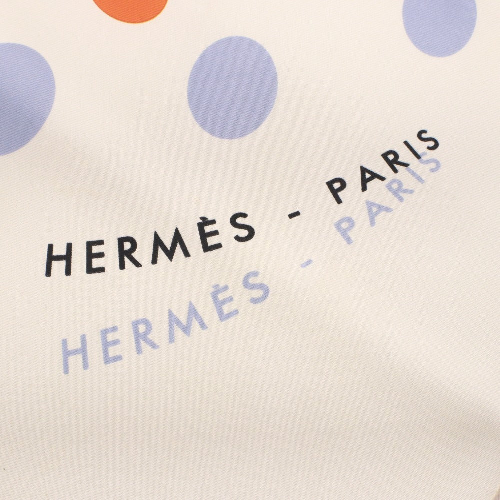 ■ HERMES エルメス スカーフ カレ90 服飾小物 柄 女性 ドレス姿 シルク レディース 90×90 ベージュ系 レッド系 未使用