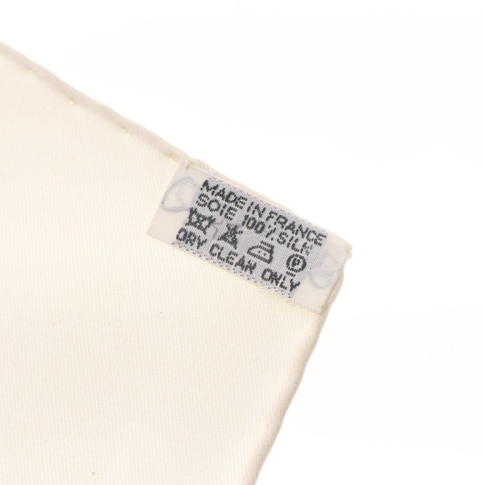 ■ HERMES エルメス スカーフ カレ90 服飾小物 柄 女性 ドレス姿 シルク レディース 90×90 ベージュ系 レッド系 未使用