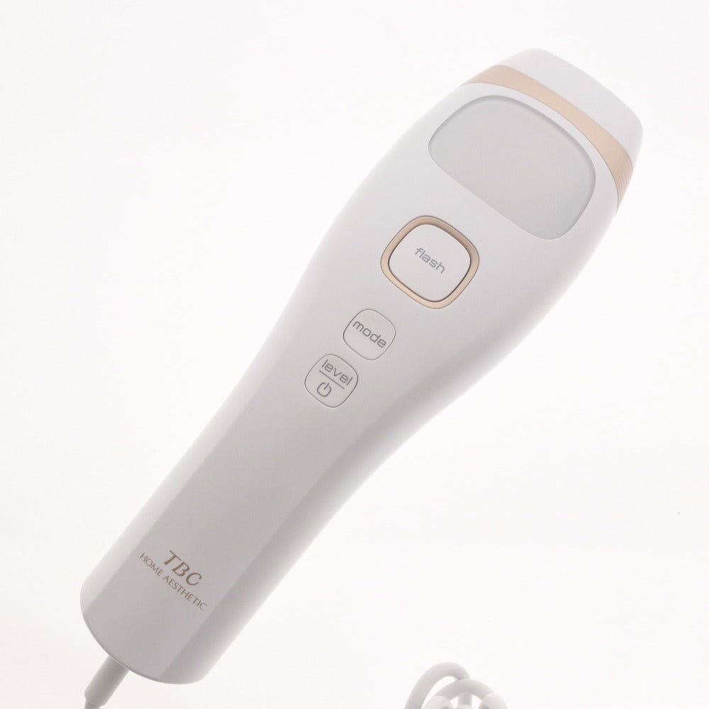 ■ TBC 光美容器 HIKARI BEAUTY 4 PRO ヒカリビューティー 脱毛器 除毛 美容機器 家庭用 付属品付き 通電確認済み