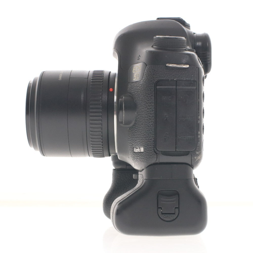 ■ キャノン デジタル 一眼レフ カメラ EOS 5D Mark III EF35-70mm F3.5-4.5A オートフォーカス 付属品付き