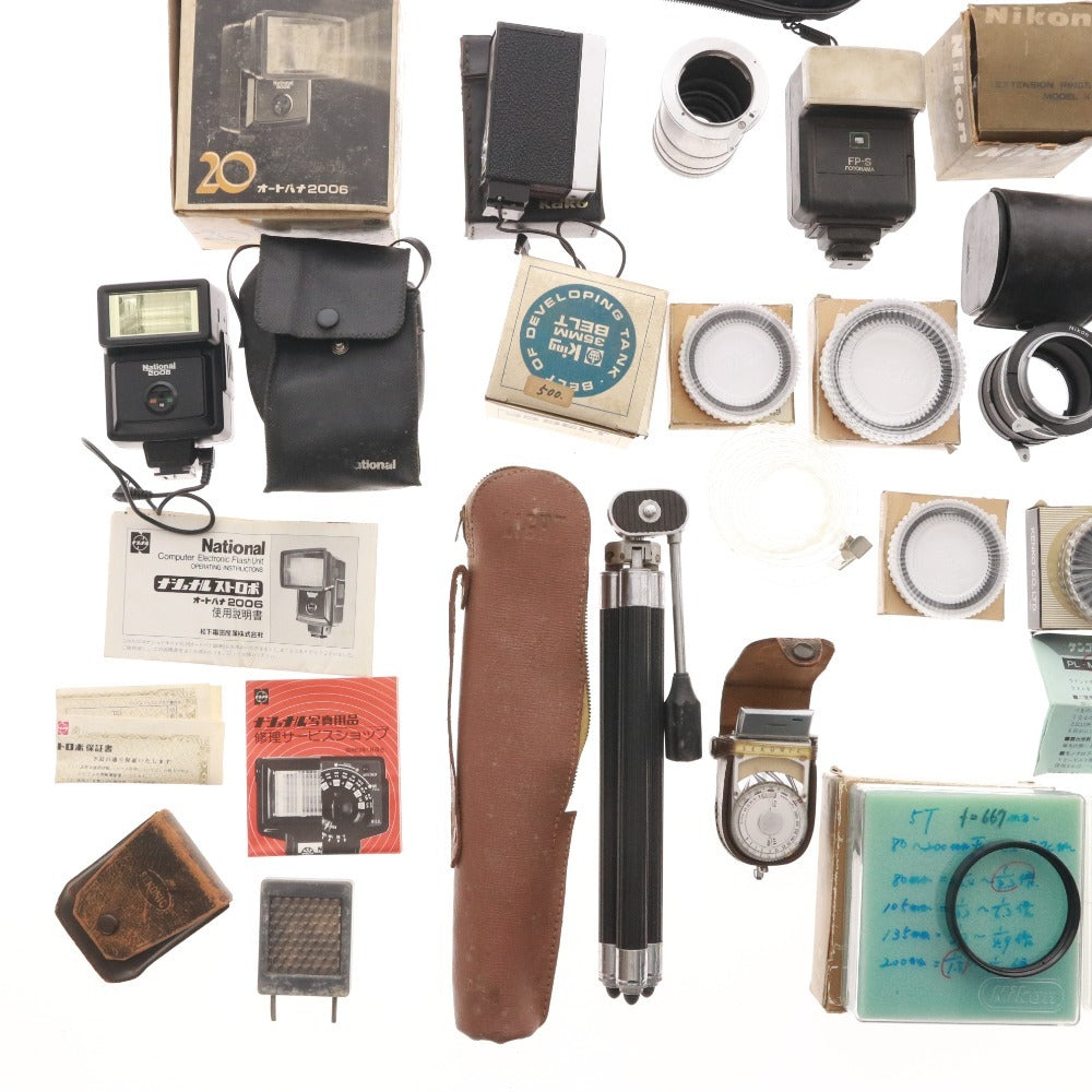 ■ 21-piece camera accessory set for Nikon, National, Mynette, etc., including Speedlight SB-23, tripod, exposure meter, strobe PE-200S, etc.