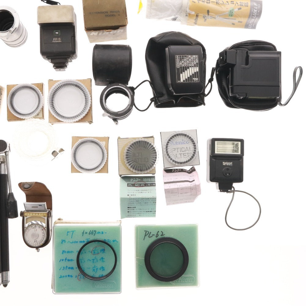■ 21-piece camera accessory set for Nikon, National, Mynette, etc., including Speedlight SB-23, tripod, exposure meter, strobe PE-200S, etc.