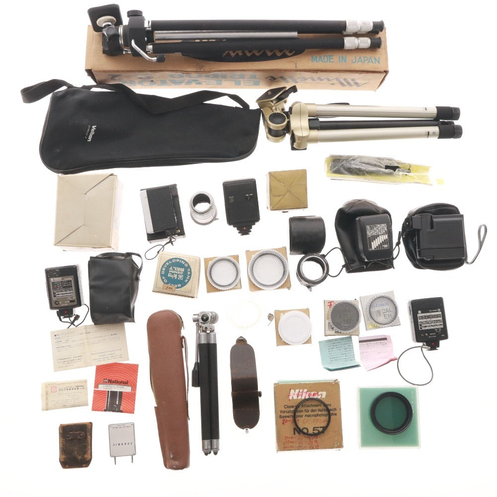 ■ 21-piece camera accessory set for Nikon, National, Mynette, etc., including Speedlight SB-23, tripod, exposure meter, strobe PE-200S, etc.