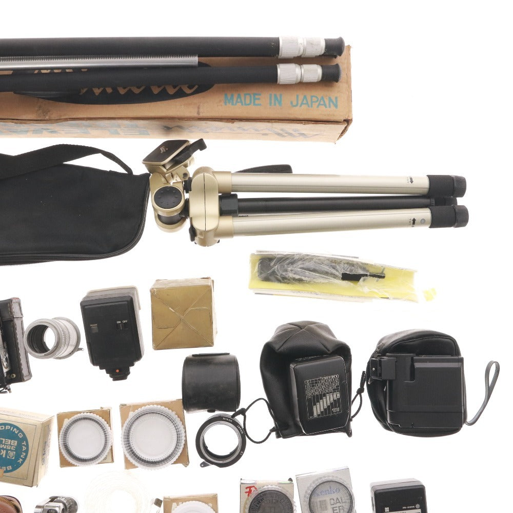 ■ 21-piece camera accessory set for Nikon, National, Mynette, etc., including Speedlight SB-23, tripod, exposure meter, strobe PE-200S, etc.