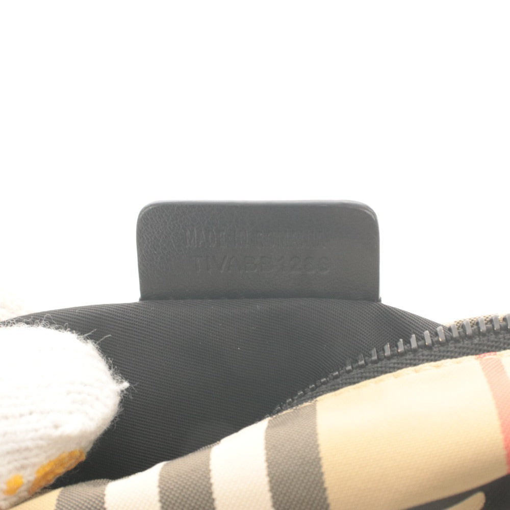 ■ BURBERRY バーバリー ポーチ ハンドバッグ 鞄 ノバチェック柄 カラビナ 小物入れ メンズ レディース ベージュ系