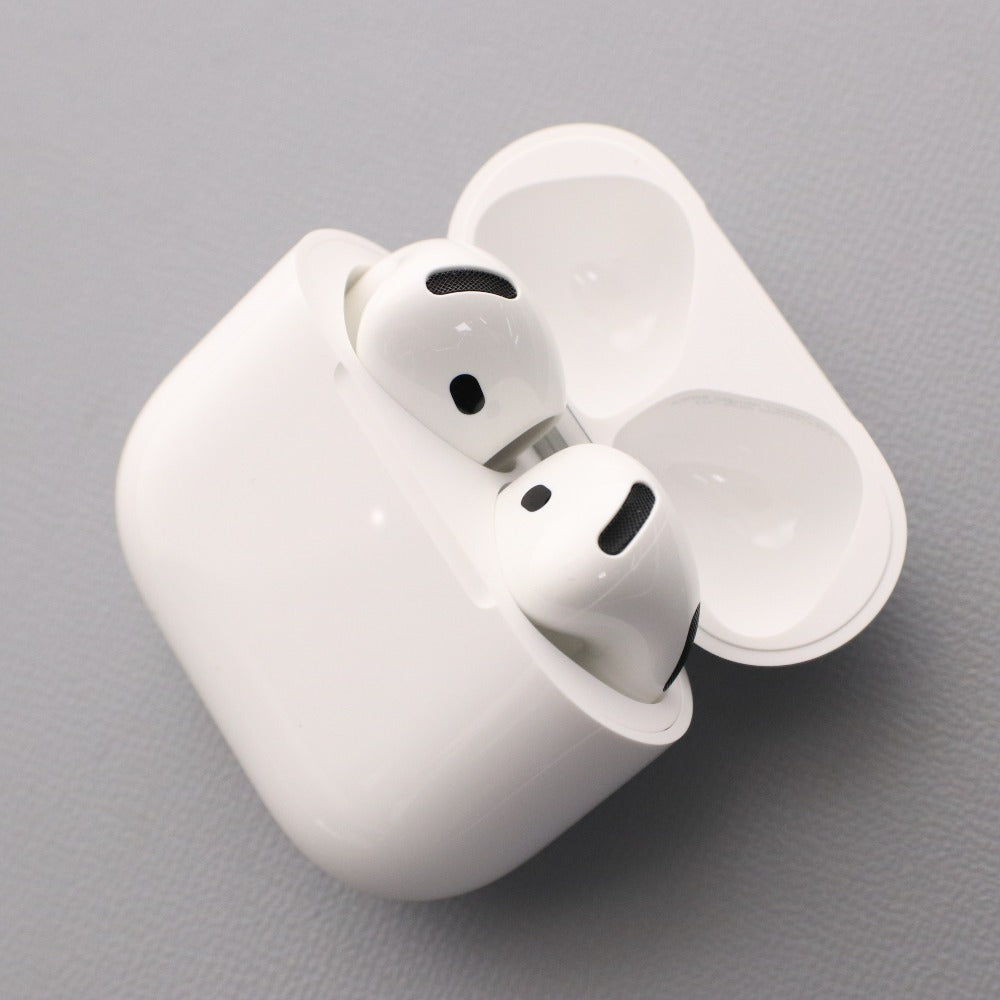 ■ Apple AirPods 4 MXP63J/A モデル A3050 A3053 A3058 イヤホン 第四世代 ワイヤレス 通電確認済み 箱付き