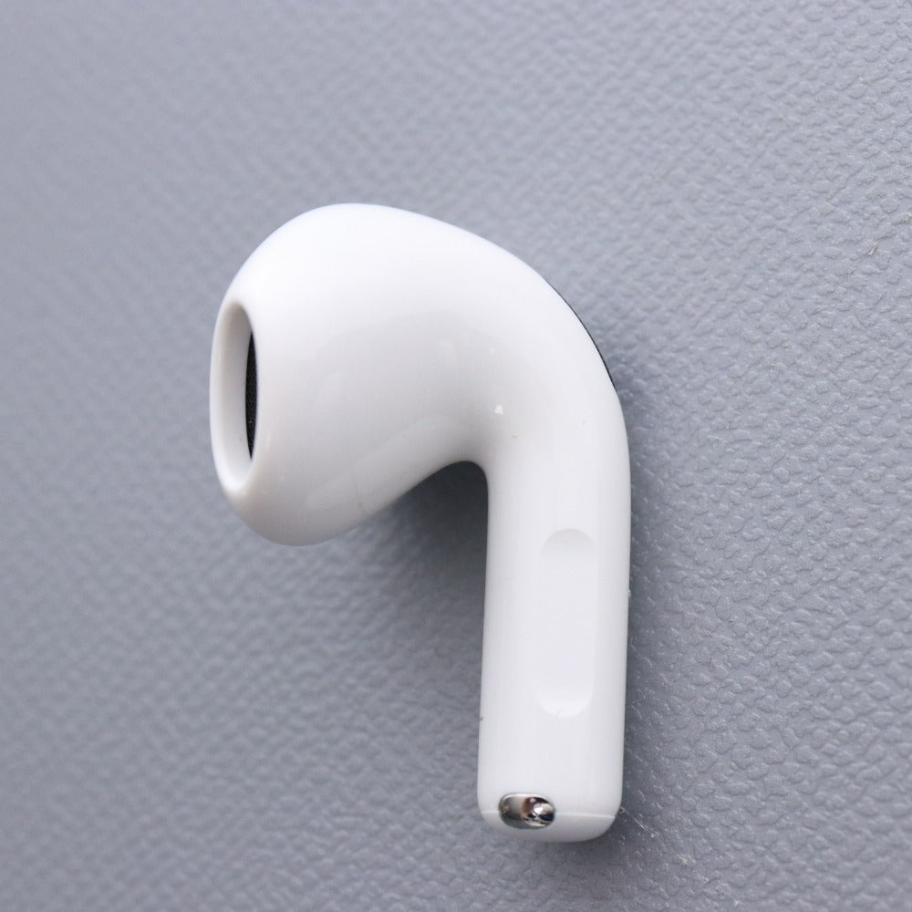 ■ Apple AirPods 4 MXP63J/A モデル A3050 A3053 A3058 イヤホン 第四世代 ワイヤレス 通電確認済み 箱付き
