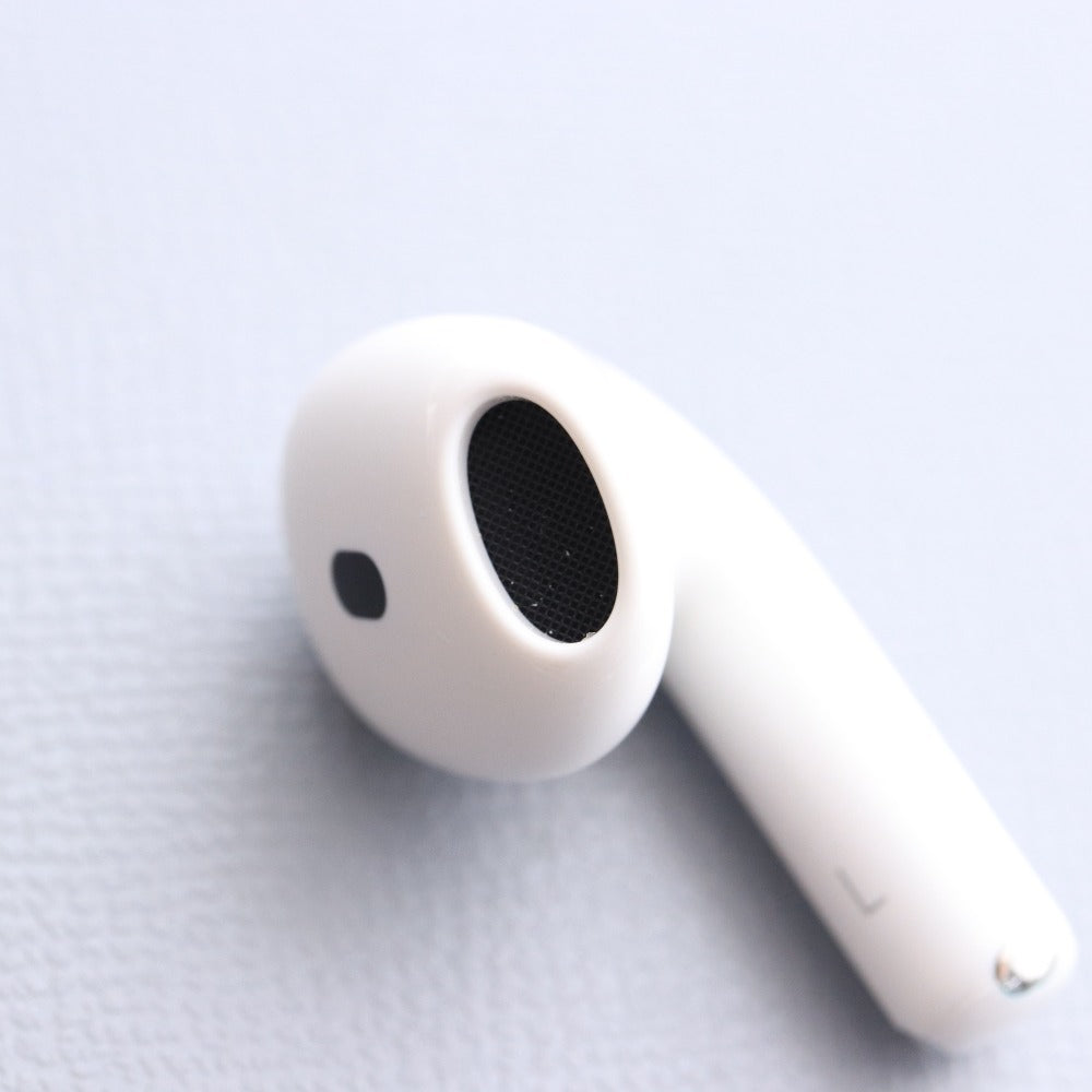 ■ Apple AirPods 4 MXP63J/A モデル A3050 A3053 A3058 イヤホン 第四世代 ワイヤレス 通電確認済み 箱付き