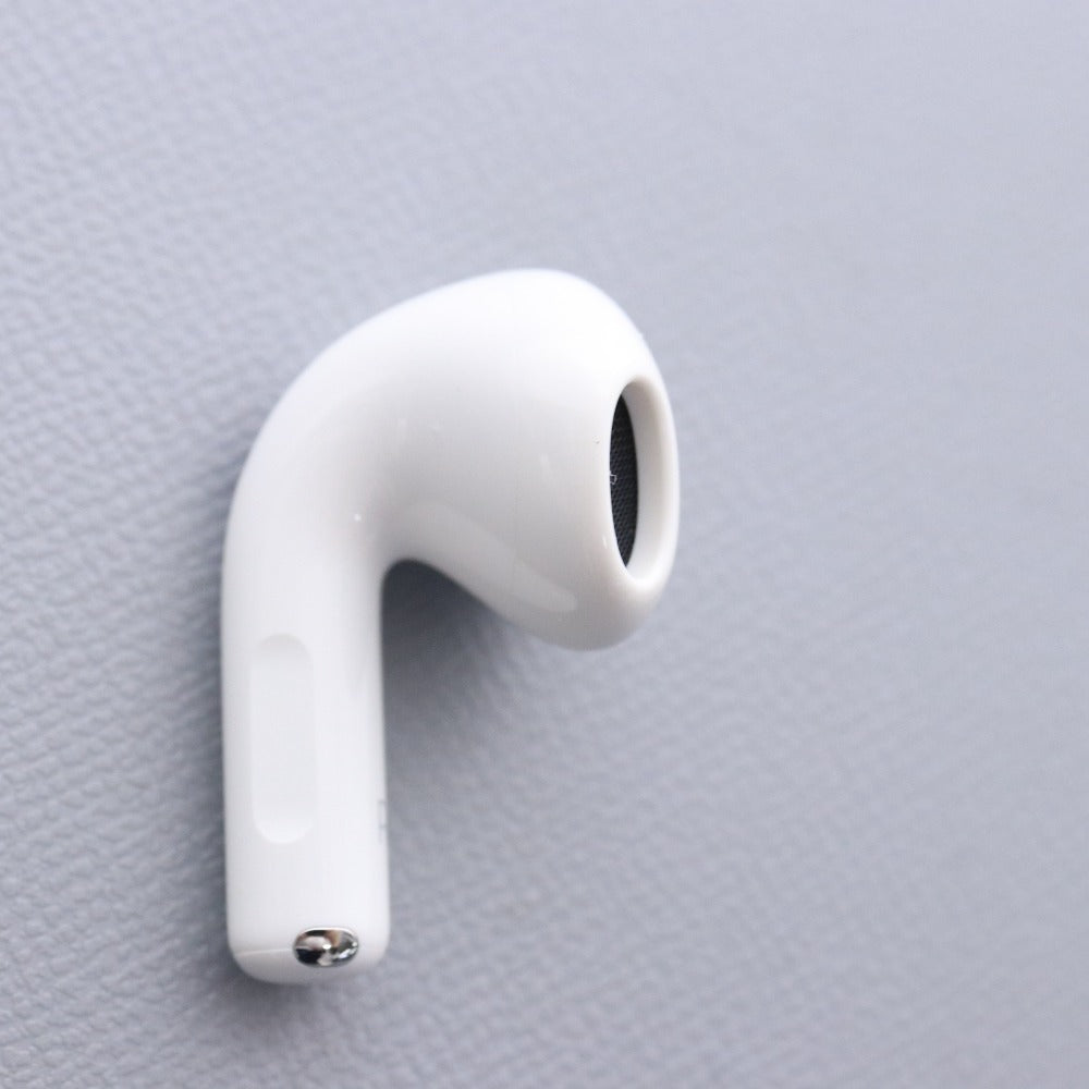 ■ Apple AirPods 4 MXP63J/A モデル A3050 A3053 A3058 イヤホン 第四世代 ワイヤレス 通電確認済み 箱付き