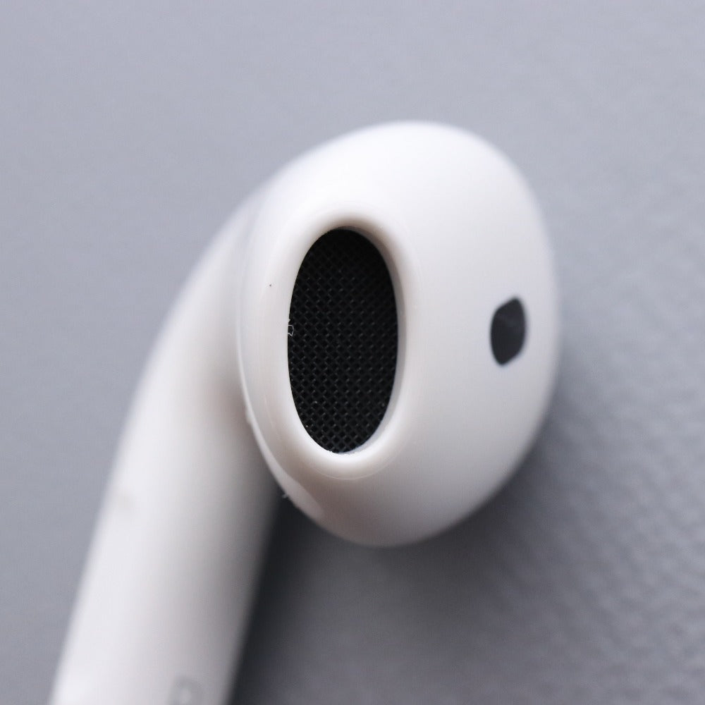 ■ Apple AirPods 4 MXP63J/A モデル A3050 A3053 A3058 イヤホン 第四世代 ワイヤレス 通電確認済み 箱付き